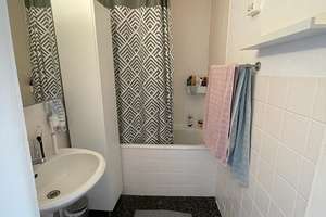 Frisch renovierte, sonnige Altbauwohnung mit drei Zimmern sowie Balkon und Einbauküche  – Parkstrasse 66, 41061 Gladbach, Mönchengladbach – Vorschaubild 8