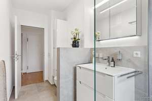 Gemütliche 2,5-Zimmer-Maisonette-Wohnung unweit des Michaeliparks in ruhiger Lage mit Westbalkon – Die vollständige Adresse der Immobilie erhältst du vom Anbieter., 81825 Berg am Laim Ost, München – Vorschaubild 7