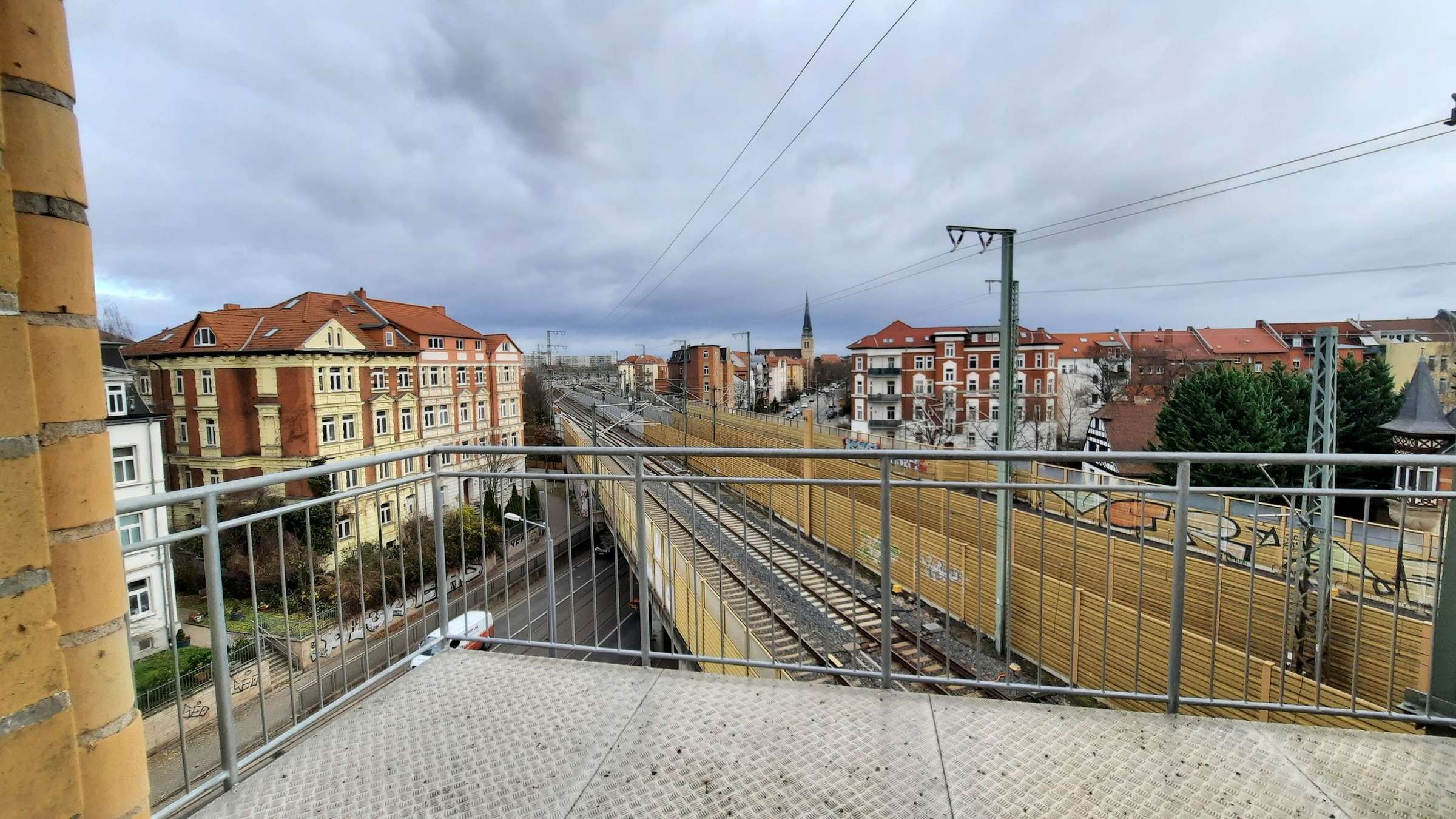 Große und moderne 2-Zimmer-DG-Wohnung mit Balkon in Erfurt