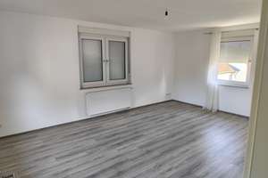 Neusanierte 2-Zimmer OG-Wohnung 