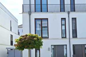 Modernes Stadthaus mit Einbauküche, Garten, Dachterrasse und Tiefgaragenstellplatz – Wolfsburg – Vorschaubild 1