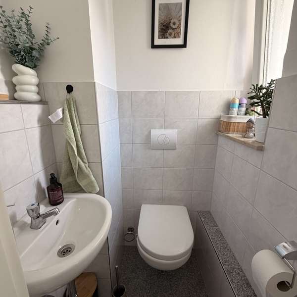 ***helle 1-Zimmer-Wohnung mit modernem Bad in unmittelbarer Nähe des Luisenhospitals***