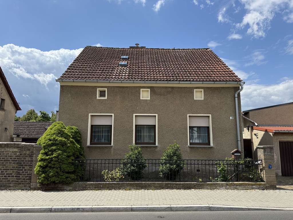 Gelegenheit aus Insolvenz: Bewohntes Einfamilienhaus in beliebter Lage bei Potsdam