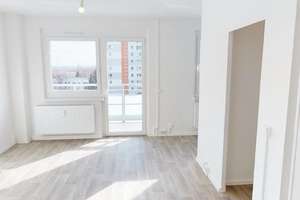 1-Raum-Wohnung mit Balkon und separater Schlafnische – Wolgograder Allee 204, 9123 Hutholz, Chemnitz – Vorschaubild 1