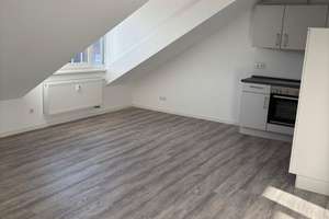 Charmante 2-Zimmer-Wohnung im Dachgeschoss am Dreiecksplatz in Kiel – Koldingstraße 8, 24105 Brunswik, Kiel – Vorschaubild 4