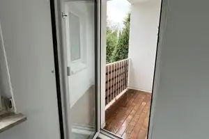 Helle Zweizimmerwohnung mit Gemeinschaftsgarten – Leverkusen – Vorschaubild 2