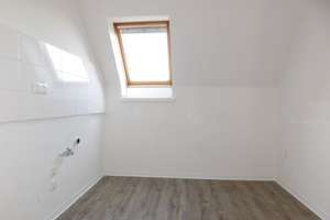 ***Sehr schöne 2-Raum-Dachgeschoss-Wohnung renoviert und bezugsfertig*** – Uerdinger Str. 57 A, 47229 Friemersheim, Duisburg – Vorschaubild 5