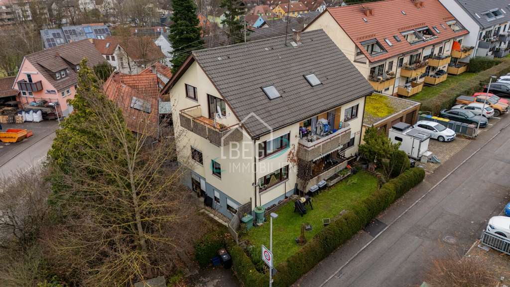 Immobilie in Remseck am Neckar - Ruhige 4-Zimmer-Dachgeschosswohnung mit Balkon und Blick ins Grüne - Bild 2