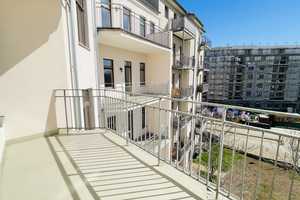 Willkommen zu Hause: bezugsfreie 3 Zimmer-Wohnung mit Balkon und Aufzug! Zentrumsnahe Lage! – Rosa-Luxemburg-Straße 48, 4315 Leipzig – Vorschaubild 1