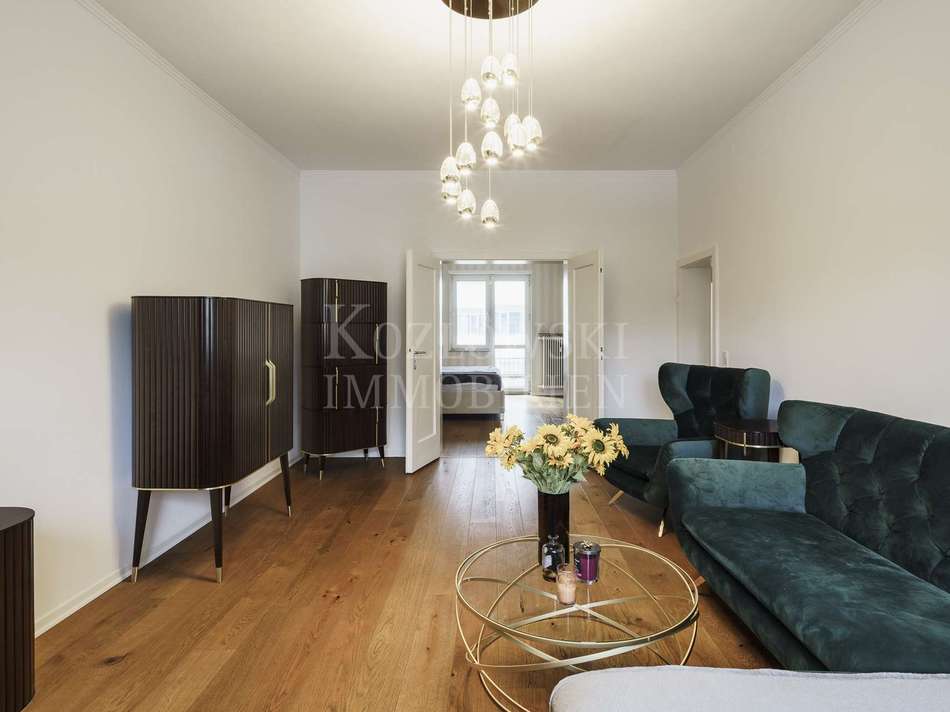 Wohnzimmer mit Flügeltür