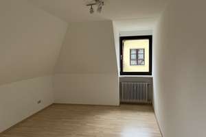 Ruhige sonnige 2 Zi DG-Wohnung mit großem Balkon und EBK in Augsburg Univiertel – Prof.-Messerschmitt-Str. 33c, 86159 Universitätsviertel, Augsburg – Vorschaubild 9