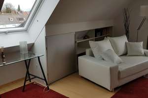 Möblierte 2-Zimmer-Dachgeschosswohnung in München Solln – Die vollständige Adresse der Immobilie erhältst du vom Anbieter., 81477 Obersendling, München – Vorschaubild 3