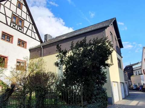 Einfamilienhaus Mit Hof Werkstatt Und Garage