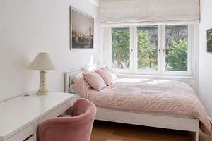 Elegante, lichtdurchflutete 3-Zimmer-Wohnung mit Balkon im Herzogpark, hochwertig teilmöbliert  – Pienzenauerstraße 30A, 81925 Herzogpark, München – Vorschaubild 7