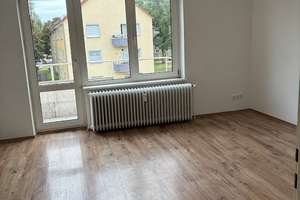 Zentral. Hell. Bezugsfertig – 3 Zimmer mit Balkon im Herzen der Stadt – Schäferkamp 2, 38226 Lebenstedt, Salzgitter – Vorschaubild 1