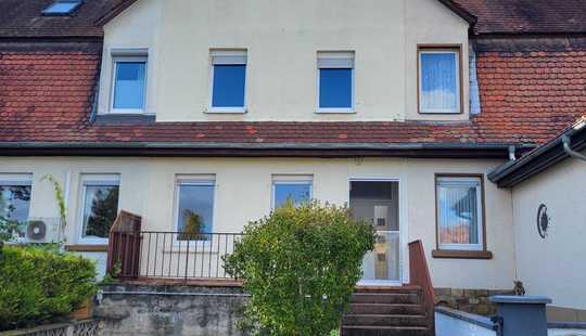 Bild von REIHEN-MITTELHAUS mit  Veranda, Frühstücks-Terrasse, Vorgarten, PKW-Stellplatz in begehrter Wohnlage