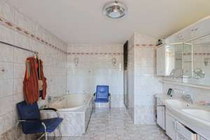 Seltene Gelegenheit: Exklusive Villa mit Indoor-Pool und weitläufigem Grundstück in Gaimersheim – Die vollständige Adresse der Immobilie erhältst du vom Anbieter., 85080 Gaimersheim – Vorschaubild 11
