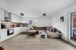 Ruhig gelegene und hochwertige 3-Zimmer- Eigentumswohnung mit Stellplatz in kleiner Wohnanlage – Die vollständige Adresse der Immobilie erhältst du vom Anbieter., 81825 Gartenstadt Trudering, München – Vorschaubild 2