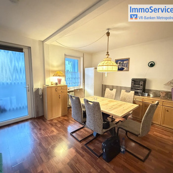 Demnächst verfügbar! Renovierungsbedürftige 4/5-Zimmer-Wohnung mit 2 Balkonen nähe Stadtpark