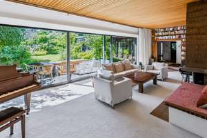 Großzügiger Bungalow mit Außenpool und weitläufigem Süd-West-Grundstück