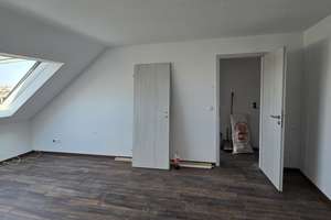 Lichtdurchflutetes Wohnerlebnis: Frisch renovierte 3-Zimmer-DG-Wohnung in Karlsruhe-Neureut – Pralistraße 21, 76149 Neureut, Karlsruhe – Vorschaubild 6