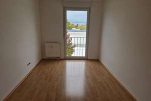 Schöne, frisch renovierte 3-Raum-DG-Wohnung mit Balkon und Garagenstellplatz in Mönchengladbach – Neersbroicher Straße 173, 41066 Flughafen, Mönchengladbach – Vorschaubild 11