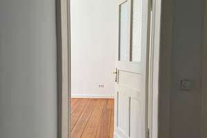 Altbau in Prenzlauer Berg | PROVISIONSFREI | 2 Zimmer, Balkon,  nähe Bötzowkiez & bezugsfrei – John-Schehr-Str. 2, 10407 Prenzlauer Berg, Berlin – Vorschaubild 5