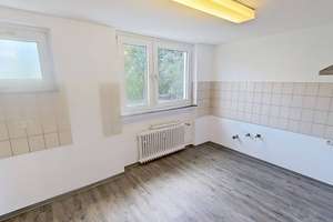 Viel Raum zum Leben: Gepflegte 4-Zimmer-Wohnung mit Balkon, Einbauschränken & 2 Bädern – Am Heilandsfrieden 15, 33104 Schloß Neuhaus, Paderborn – Vorschaubild 9