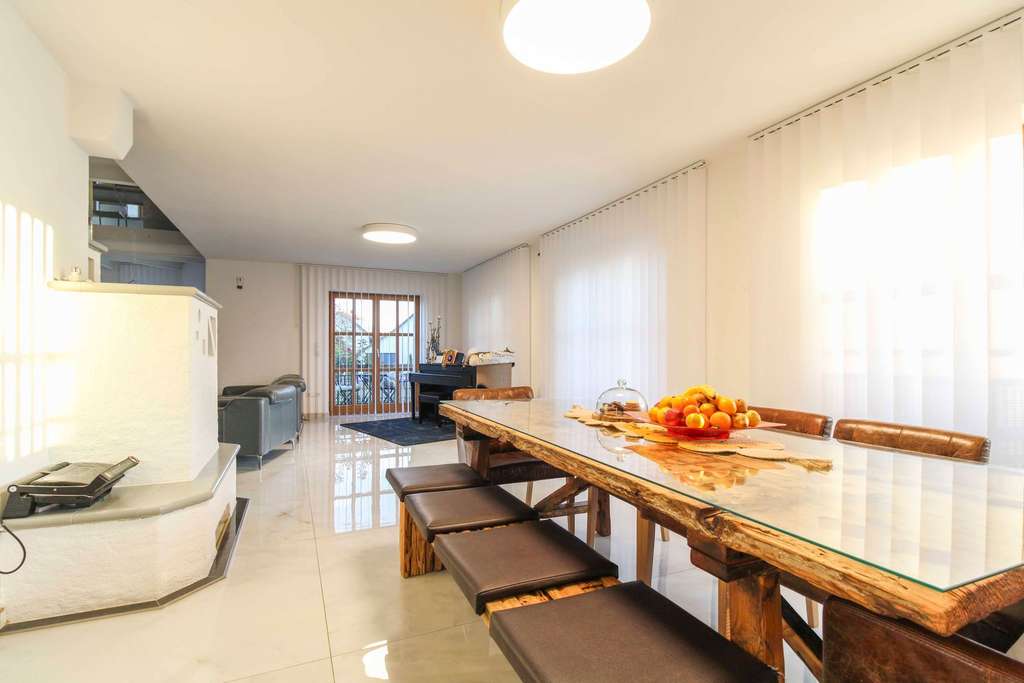 Immobilie in Affing - Exklusiv & ruhig: Hochwertige 8-Zi-Doppelhaushälfte mit bester Verkehrsanbindung - Bild 4