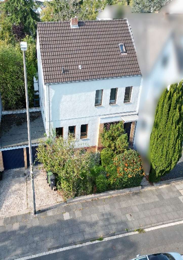 Großzügiges Einfamilienhaus mit Garten und Balkon in zentraler Lage von Bonn-Duisdorf