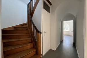 SEHR SCHÖNES EINFAMILIENHAUS MIT STELLPLATZ, DACHTERRASSE UND EINLIEGERWOHNUNG IN KLETTENBERG – Die vollständige Adresse der Immobilie erhältst du vom Anbieter., 50939 Klettenberg, Köln – Vorschaubild 3