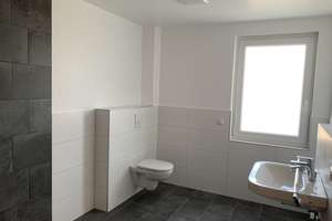 Helle 3-Zimmer-Wohnung mit Balkon, Tiefgaragenstellplatz und Aufzug – Hauptstr. 107, 52159 Roetgen – Vorschaubild 5