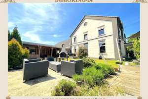 MASSIVES HAUS IN ZENTRALER LAGE! ++ TOP AUSSTATTUNG! ++ NEUE PHOTOVOLTAIK ANLAGE ++ – Die vollständige Adresse der Immobilie erhältst du vom Anbieter., 47533 Kleve – Vorschaubild 1