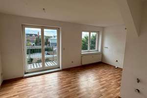Großzügige DG 2-Zimmer mit Laminat, EBK, Balkon und Wannenbad!  – Hainstraße 85, 9130 Sonnenberg, Chemnitz – Vorschaubild 3