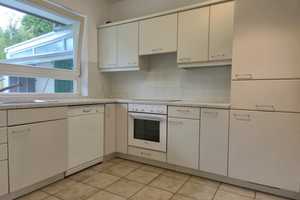 IDYLIC & SPACIOUS LIVING! Charming semi-detached house with secluded garden *Dog allowed* – Main-Taunus-Kreis – Vorschaubild 5