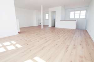 Penthousewohnung über 2 Etagen (Maisonette) mit 2 Balkonen, 2 Bädern, Stellplatz uvm...!