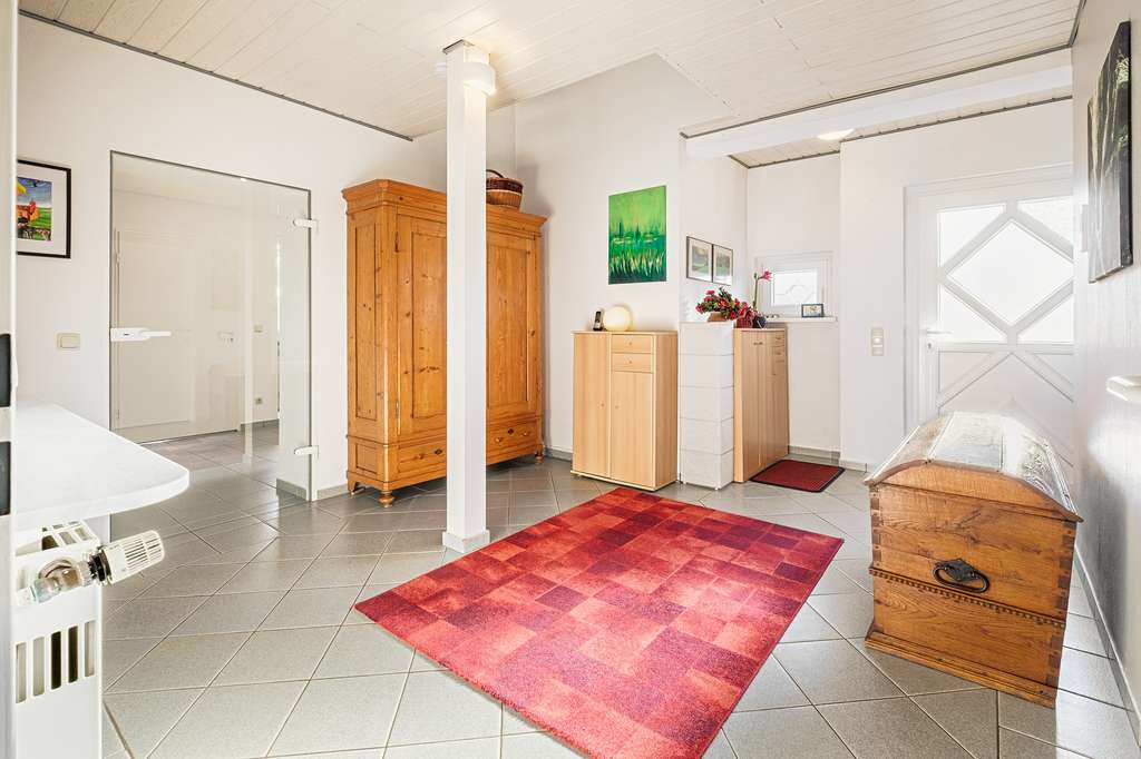 Immobilie in Coswig - Großzügiges Einfamilienhaus mit Einliegerwohnung und Garten-Oase - Bild 2