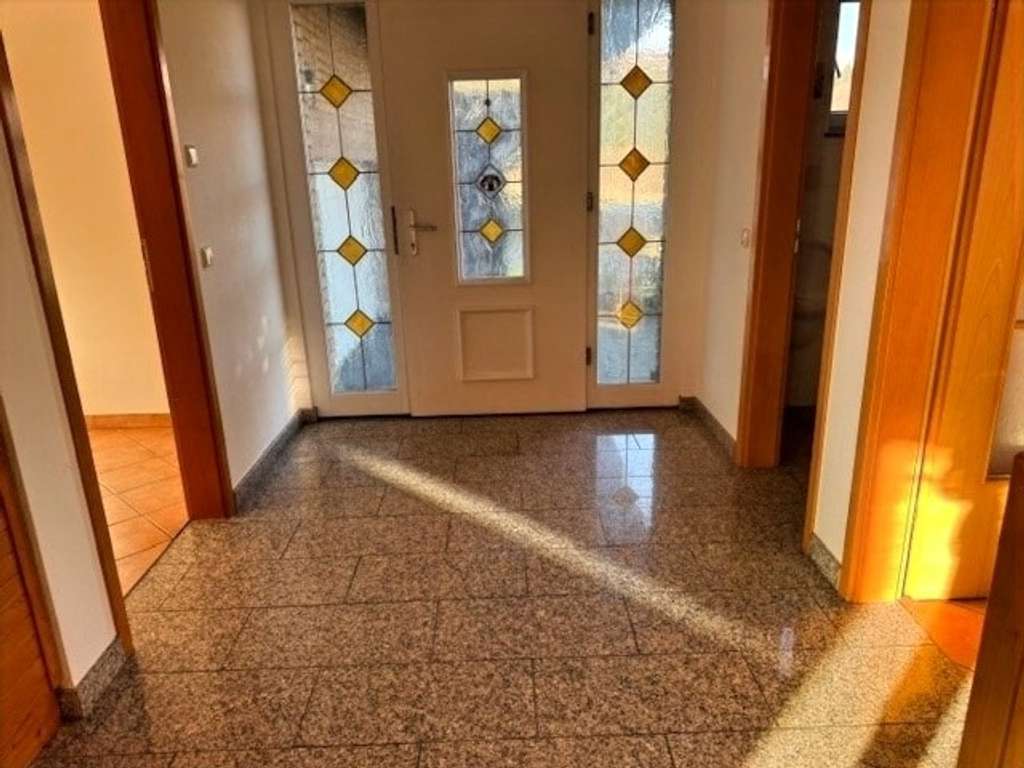 Immobilie in Luxem - Familienfreundliches Einfamilienhaus mit Einliegeroption, Garten und Garage - Bild 4