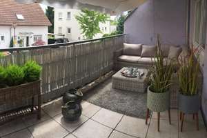 Wohnung mit renoviertem Bad, großem Süd-Balkon, 2 Parkplätzen + EBK 