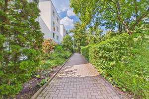 4-Zimmer-Eigentumswohnung mit Balkon und Aufzug zum Kauf in Wiesbaden – Die vollständige Adresse der Immobilie erhältst du vom Anbieter., 65191 Bierstadt, Wiesbaden – Vorschaubild 2