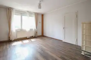 Leerstehendes Reiheneckhaus mit Entwicklungsmöglichkeiten in Stuttgart-Altenburg – Stuttgart – Vorschaubild 2