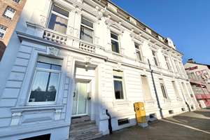 Altbau mit Potenzial: Großzügige 6-Zimmer-Wohnung mit 135 m²