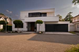 Elegante Bauhaus-Villa mit Poollandschaft und Basketballplatz in Düsseldorf-Nähe – Die vollständige Adresse der Immobilie erhältst du vom Anbieter., 47803 Inrath/Kliedbruch, Krefeld – Vorschaubild 1