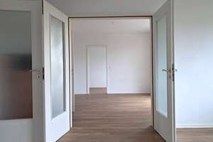 Modernisierte 4-Zimmer Wohnung zentral in Zuffenhausen - Balkon, Garage, Stellplatz und Gartenmitbe. – Die vollständige Adresse der Immobilie erhältst du vom Anbieter., 70435 Zuffenhausen-Schützenbühl, Stuttgart – Vorschaubild 6