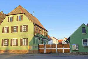 3-Familienhaus mit Garten und Seitengebäude, gut vermietet. – Die vollständige Adresse der Immobilie erhältst du vom Anbieter., 67361 Freisbach – Vorschaubild 1