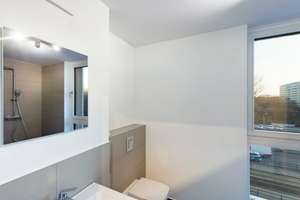 EBK, Aufzug und Balkon 1 Zimmer möbliertes Studio – Allee der Kosmonauten 25a, 10315 Lichtenberg (Ortsteil), Berlin – Vorschaubild 5