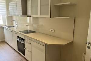 Wohnen mit Charakter: 2-Zimmer-Wohnung in Pempelfort, mit Einbauküche, Wannenbad und Balkon