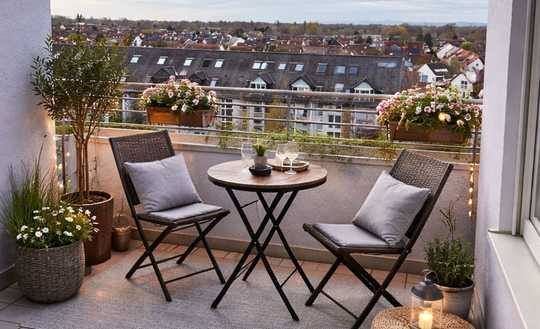 Gepflegte, großzügige 3-Zi Wohnung mit Süd/West-Balkon und schöner Aussicht in Mannheim-Neckarau