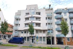 Penthouse | Renoviert | 2-Zimmer | Dachterrasse | Aufzug | TG-Platz