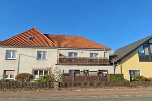Uetze - Renditeimmobilie - 4-Familienhaus + Doppelhaushälfte + 3 Garagen – Die vollständige Adresse der Immobilie erhältst du vom Anbieter., 31311 Uetze – Vorschaubild 1